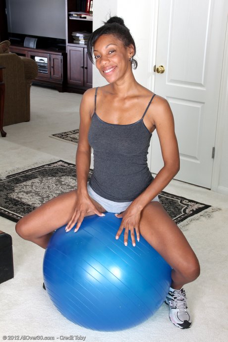 30 year old ebony MILF Jayden from AllOver30 does a naked workout